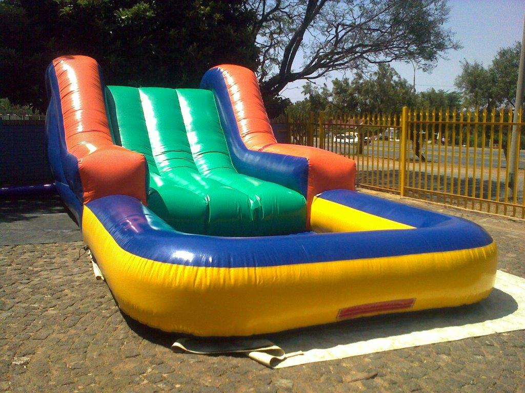 Gladiator slide with a pool